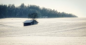 Winter Hut Hill Snow Countryside  - fietzfotos / Pixabay